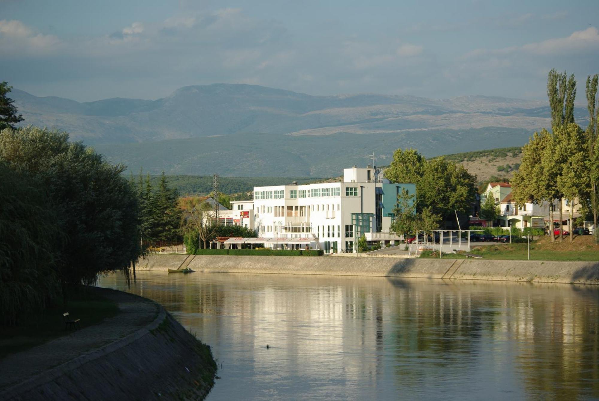 טריליי Hotel Sv. Mihovil מראה חיצוני תמונה