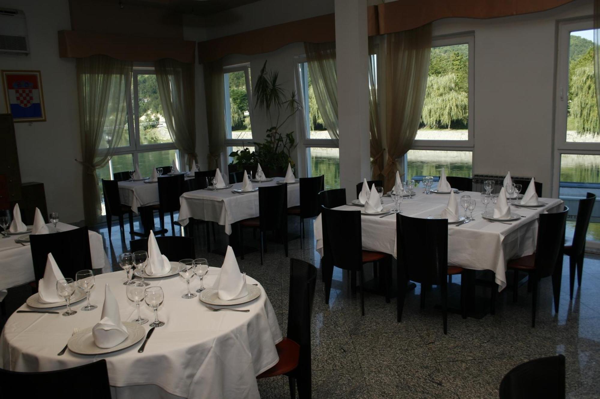 טריליי Hotel Sv. Mihovil מראה חיצוני תמונה