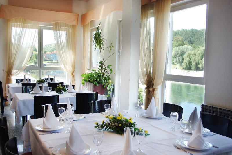 טריליי Hotel Sv. Mihovil מראה חיצוני תמונה